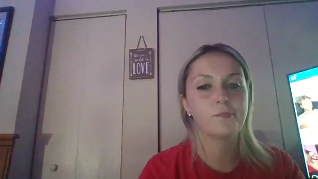 Snapshot of Candykissesxoxo chatting on 10/03/25, 05:48 Candykissesxoxo online show from 10/03/25, 05:48