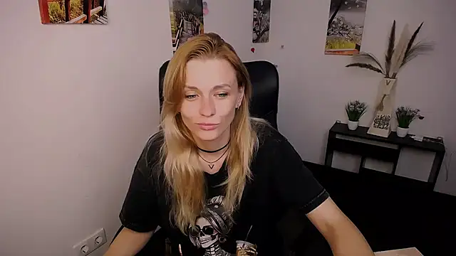 Snapshot of PeppyMia chatting on 09/17/25, 07:21 PeppyMia online show from 09/17/25, 07:21