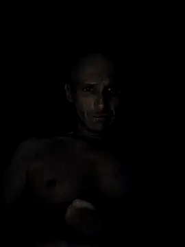 Snapshot of Romance32 chatting on 11/11/25, 04:12 Romance32 online show from 11/11/25, 04:12