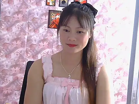 Snapshot of Sisi_dy01 chatting on 10/25/25, 12:13 Sisi dy01 online show from 10/25/25, 12:13