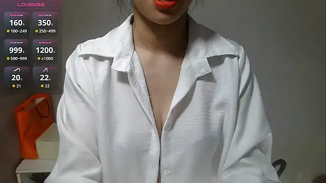 Voyerra g online show from 10/15/25, 03:17