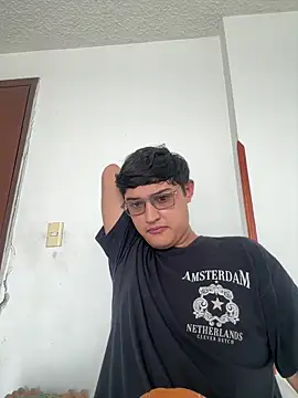 yesitwink  online show from 04/06/26, 02:18