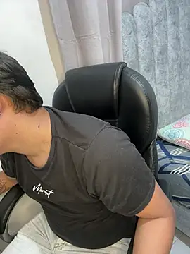 yesitwink  online show from 04/10/26, 03:01