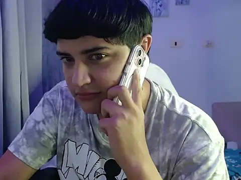 yesitwink  online show from 04/13/26, 02:50