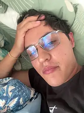 yesitwink  online show from 04/16/26, 05:14