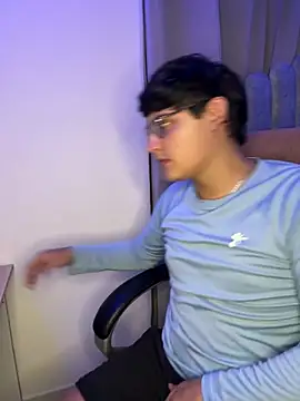 yesitwink  online show from 04/24/26, 03:20