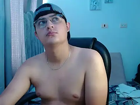 yesitwink  online show from 04/25/26, 03:09