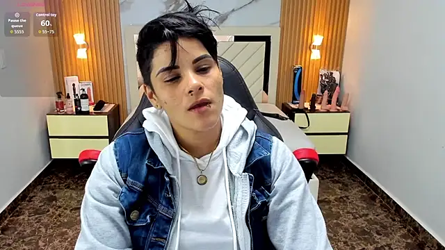 Snapshot of KAROLLJONES1 chatting on 09/08/25, 07:46 KAROLLJONES1 online show from 09/08/25, 07:46