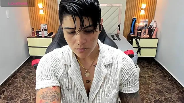 Snapshot of KAROLLJONES1 chatting on 09/18/25, 02:35 KAROLLJONES1 online show from 09/18/25, 02:35