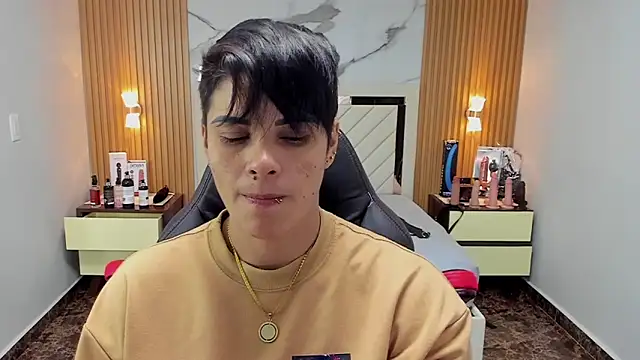 Snapshot of KAROLLJONES1 chatting on 09/19/25, 02:46 KAROLLJONES1 online show from 09/19/25, 02:46