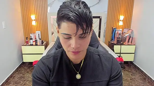 Snapshot of KAROLLJONES1 chatting on 10/02/25, 02:29 KAROLLJONES1 online show from 10/02/25, 02:29