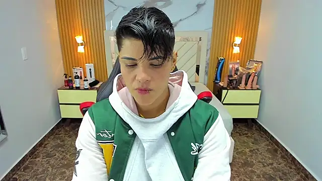 Snapshot of KAROLLJONES1 chatting on 10/03/25, 03:03 KAROLLJONES1 online show from 10/03/25, 03:03