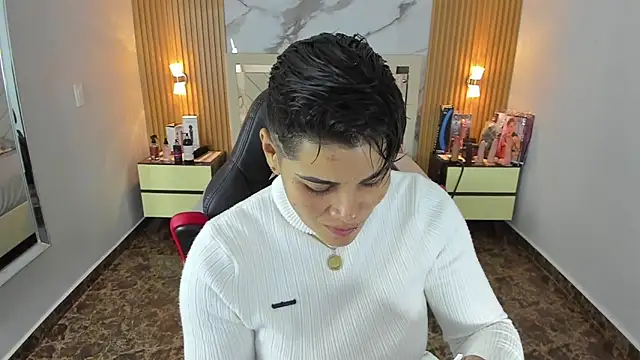 Snapshot of KAROLLJONES1 chatting on 10/04/25, 07:34 KAROLLJONES1 online show from 10/04/25, 07:34