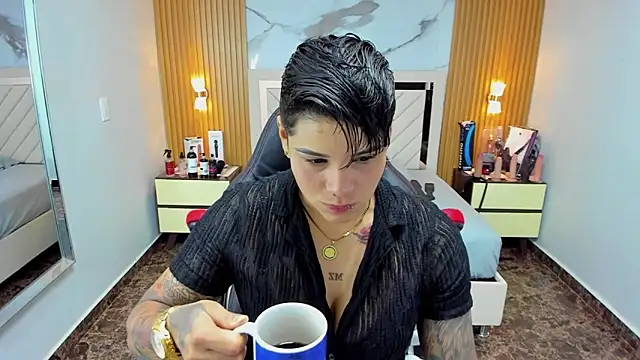 Snapshot of KAROLLJONES1 chatting on 10/10/25, 10:53 KAROLLJONES1 online show from 10/10/25, 10:53