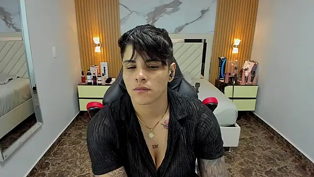 Snapshot of KAROLLJONES1 chatting on 10/16/25, 07:37 KAROLLJONES1 online show from 10/16/25, 07:37