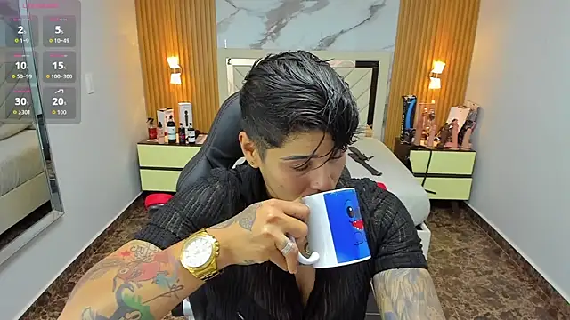 Snapshot of KAROLLJONES1 chatting on 10/18/25, 07:36 KAROLLJONES1 online show from 10/18/25, 07:36