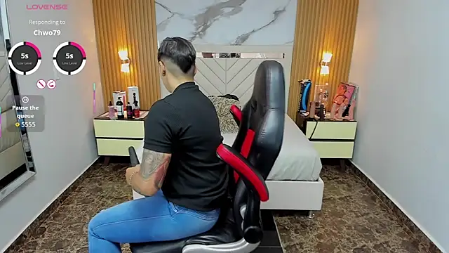 Snapshot of KAROLLJONES1 chatting on 10/29/25, 07:37 KAROLLJONES1 online show from 10/29/25, 07:37