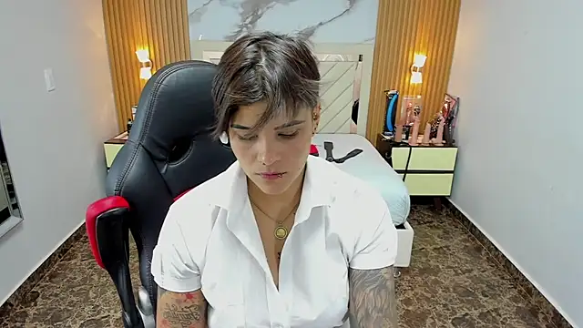 Snapshot of KAROLLJONES1 chatting on 10/30/25, 07:36 KAROLLJONES1 online show from 10/30/25, 07:36