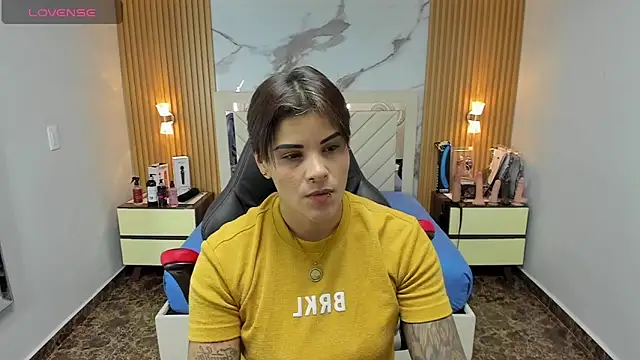 Snapshot of KAROLLJONES1 chatting on 11/04/25, 07:13 KAROLLJONES1 online show from 11/04/25, 07:13