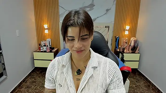 Snapshot of KAROLLJONES1 chatting on 11/07/25, 11:27 KAROLLJONES1 online show from 11/07/25, 11:27