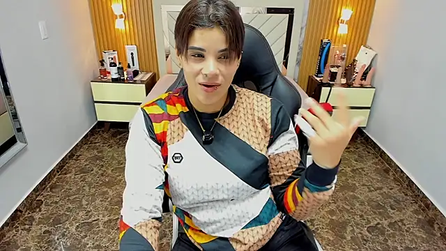 Snapshot of KAROLLJONES1 chatting on 11/12/25, 07:46 KAROLLJONES1 online show from 11/12/25, 07:46