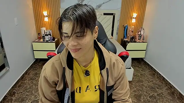 Snapshot of KAROLLJONES1 chatting on 11/14/25, 07:34 KAROLLJONES1 online show from 11/14/25, 07:34