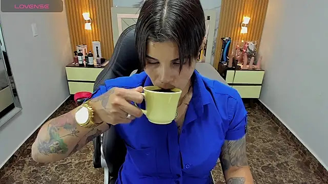 Snapshot of KAROLLJONES1 chatting on 11/15/25, 07:32 KAROLLJONES1 online show from 11/15/25, 07:32