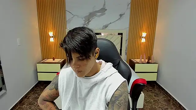 Snapshot of KAROLLJONES1 chatting on 11/16/25, 07:08 KAROLLJONES1 online show from 11/16/25, 07:08