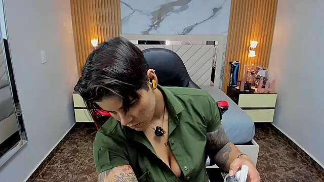 Snapshot of KAROLLJONES1 chatting on 11/22/25, 07:46 KAROLLJONES1 online show from 11/22/25, 07:46