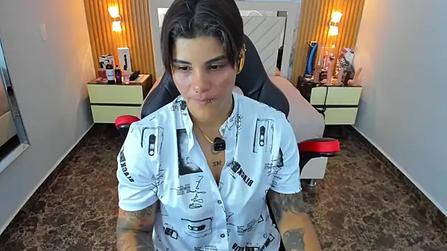 Snapshot of KAROLLJONES1 chatting on 11/27/25, 07:38 KAROLLJONES1 online show from 11/27/25, 07:38