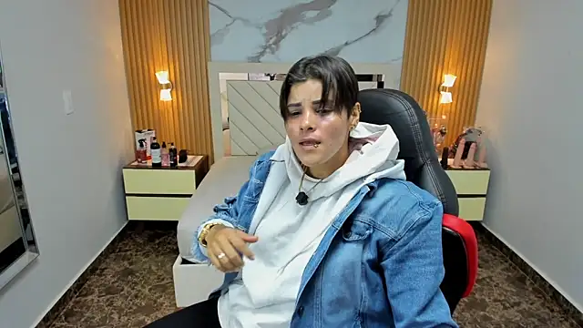 Snapshot of KAROLLJONES1 chatting on 11/28/25, 07:38 KAROLLJONES1 online show from 11/28/25, 07:38