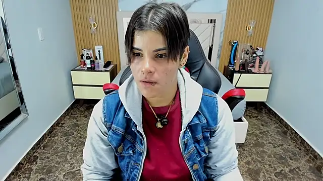 Snapshot of KAROLLJONES1 chatting on 12/01/25, 07:19 KAROLLJONES1 online show from 12/01/25, 07:19