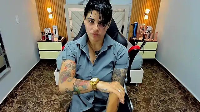 Snapshot of KAROLLJONES1 chatting on 12/05/25, 07:43 KAROLLJONES1 online show from 12/05/25, 07:43