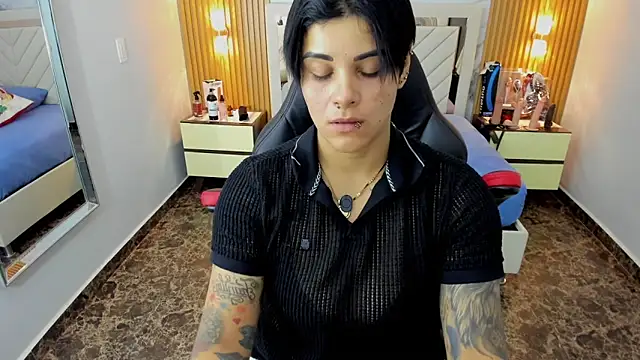 Snapshot of KAROLLJONES1 chatting on 12/15/25, 07:40 KAROLLJONES1 online show from 12/15/25, 07:40