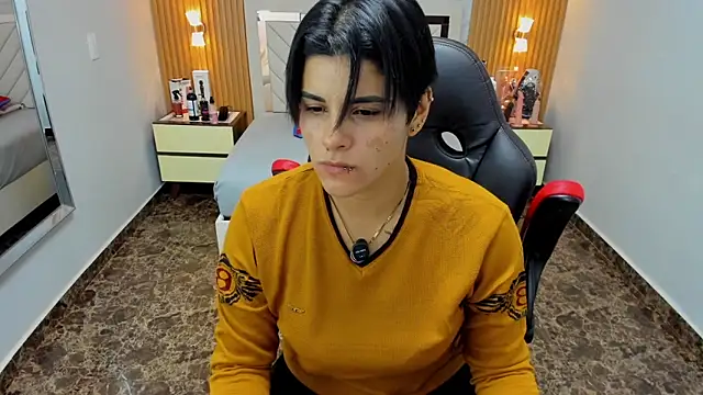 Snapshot of KAROLLJONES1 chatting on 12/17/25, 07:20 KAROLLJONES1 online show from 12/17/25, 07:20