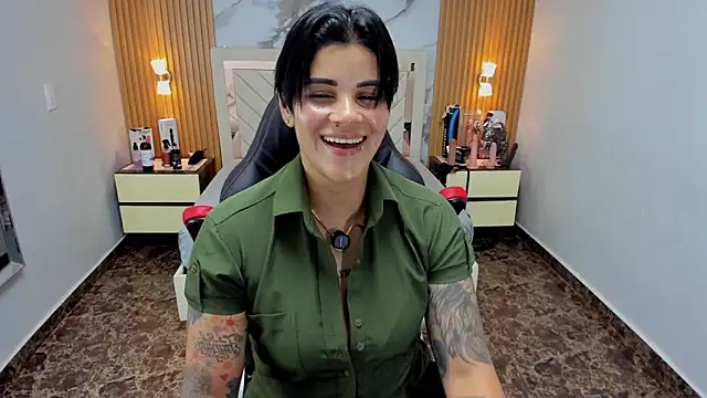 Snapshot of KAROLLJONES1 chatting on 12/18/25, 07:20 KAROLLJONES1 online show from 12/18/25, 07:20