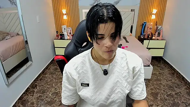 Snapshot of KAROLLJONES1 chatting on 01/06/26, 07:17 KAROLLJONES1 online show from 01/06/26, 07:17