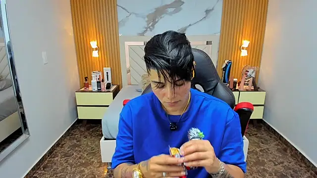 Snapshot of KAROLLJONES1 chatting on 01/09/26, 07:48 KAROLLJONES1 online show from 01/09/26, 07:48