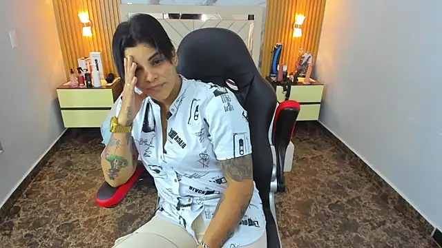 Snapshot of KAROLLJONES1 chatting on 01/14/26, 07:52 KAROLLJONES1 online show from 01/14/26, 07:52