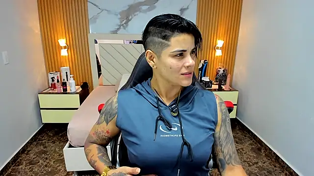 Snapshot of KAROLLJONES1 chatting on 01/16/26, 08:02 KAROLLJONES1 online show from 01/16/26, 08:02