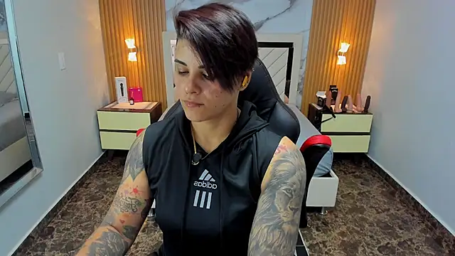 Snapshot of KAROLLJONES1 chatting on 02/10/26, 07:29 KAROLLJONES1 online show from 02/10/26, 07:29