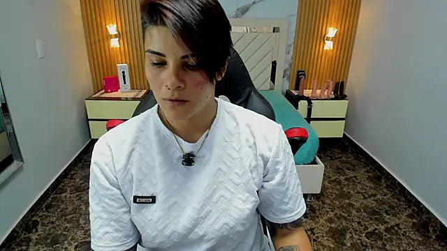 Snapshot of KAROLLJONES1 chatting on 02/25/26, 07:34 KAROLLJONES1 online show from 02/25/26, 07:34