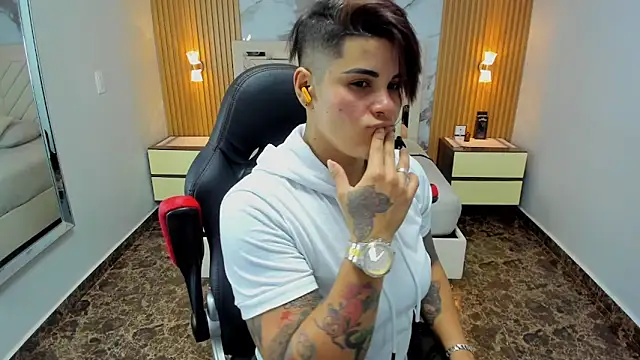 Snapshot of KAROLLJONES1 chatting on 03/02/26, 07:10 KAROLLJONES1 online show from 03/02/26, 07:10