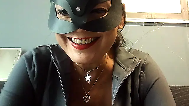 Snapshot of vanitafalcao chatting on 10/08/25, 03:53 vanitafalcao online show from 10/08/25, 03:53