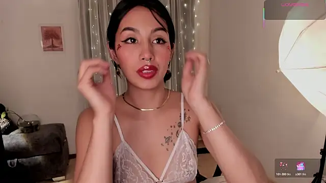 Snapshot of Miss_Charlottet chatting on 11/17/25, 11:54 Miss Charlottet online show from 11/17/25, 11:54