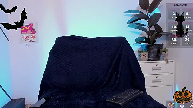 Room 69x online show from 10/24/25, 03:47