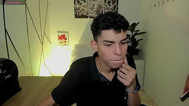 Room 69x online show from 11/06/25, 03:29