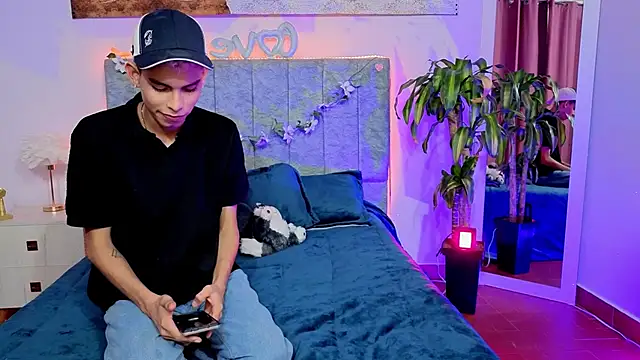 Room 69x online show from 02/28/26, 04:41