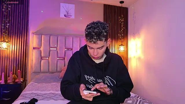 Room 69x online show from 05/05/26, 12:13