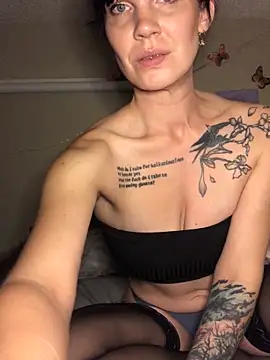 Snapshot of mzz_lillypillxoxo chatting on 10/26/25, 03:01 mzz lillypillxoxo online show from 10/26/25, 03:01